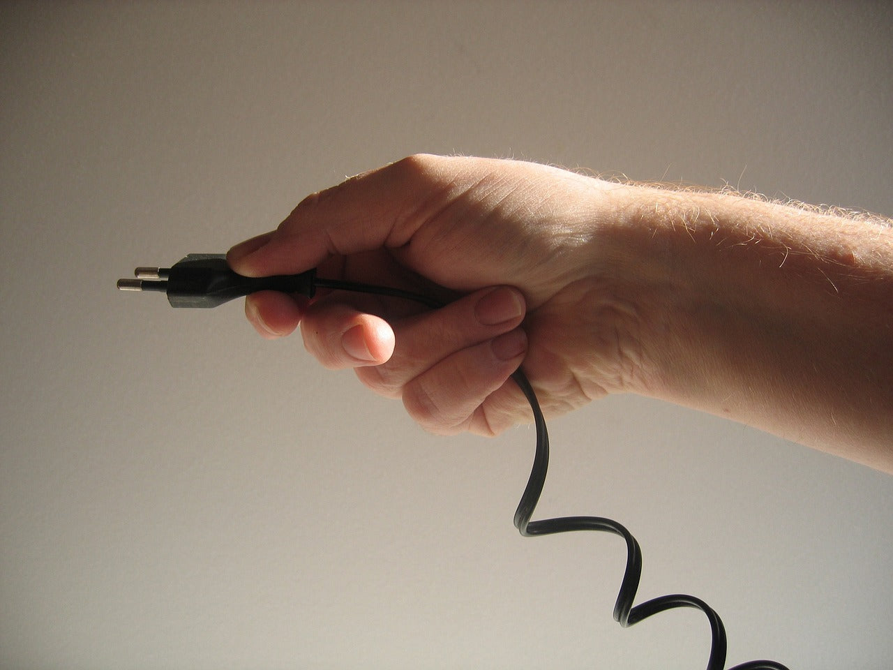 Power Cords and Power Cables: Understanding Their Functions and Differences